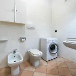 Cozy Two-room Flat In ヴィチェンツァ