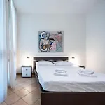 Cozy Two-room Flat In アパート