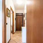 アパート Cozy Two-room Flat In ヴィチェンツァ