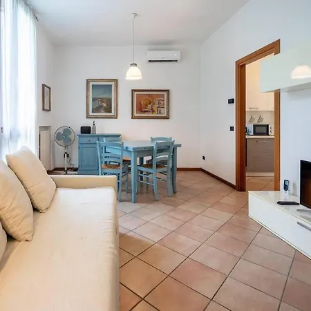 Cozy Two-room Flat In Apartment Vicenza