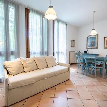 Cozy Two-room Flat In Apartment Vicenza