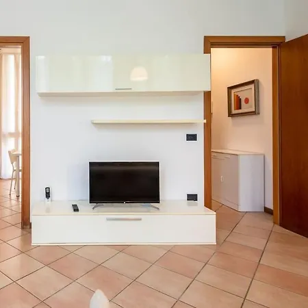 Cozy Two-room Flat In * Виченца