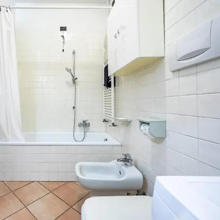 Апартаменты Cozy Two-room Flat In Виченца