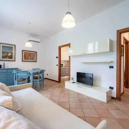 Cozy Two-room Flat In * Виченца